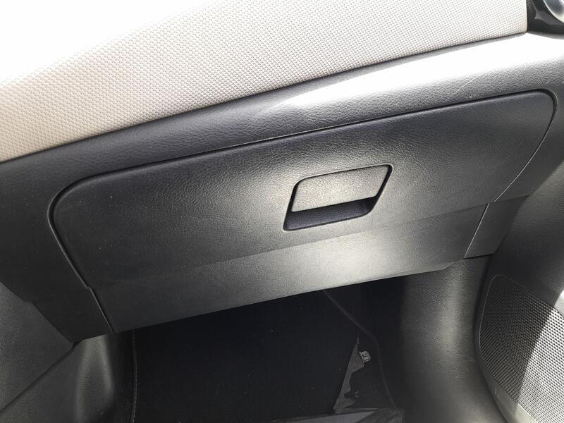 Guantera para Nissan Micra V (K14)