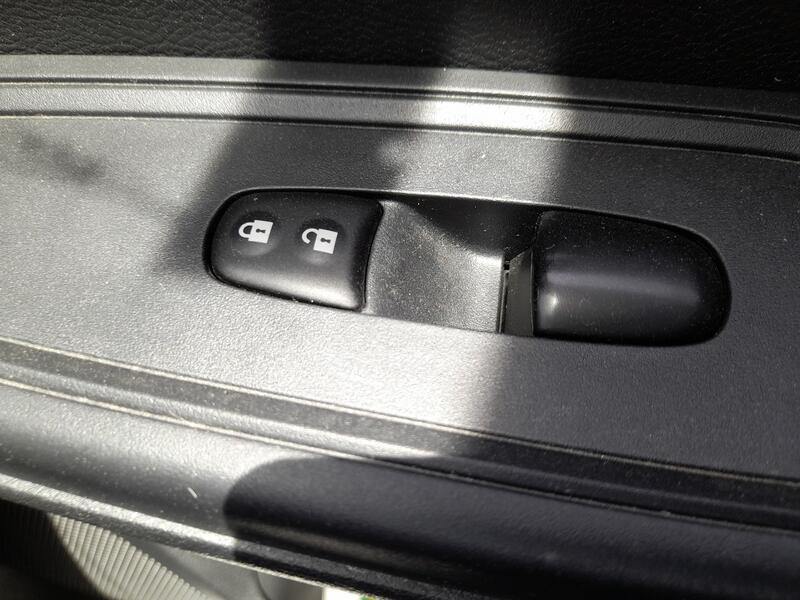 Mando Elevalunas Delantero Derecho para Nissan Micra V (K14)