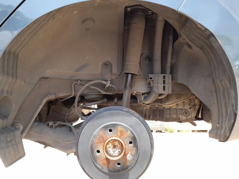 Plastico Pase Rueda Tras. Izq. para Nissan Micra V (K14)