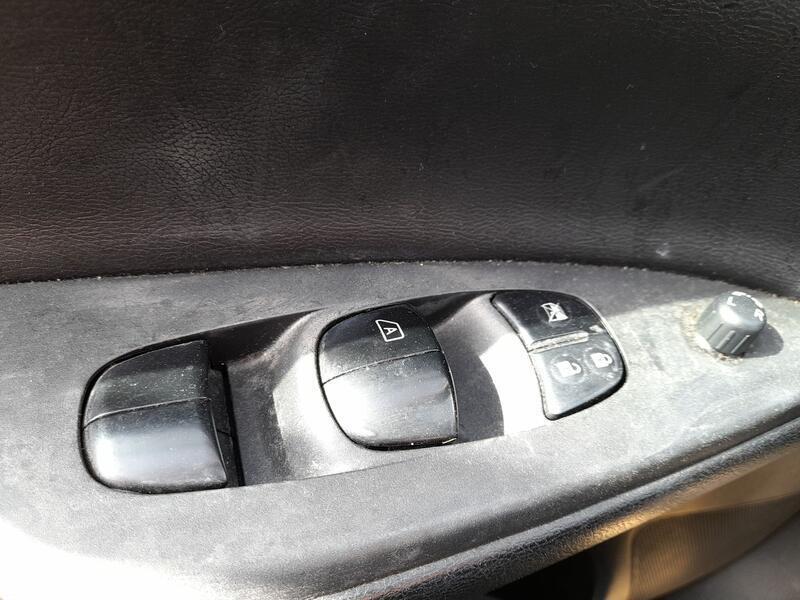 Mando Elevalunas Delantero Izquierdo para Nissan Pulsar Hatchback (C13)