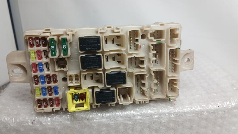 Caja Reles / Fusibles para Mitsubishi Space Star (A00)