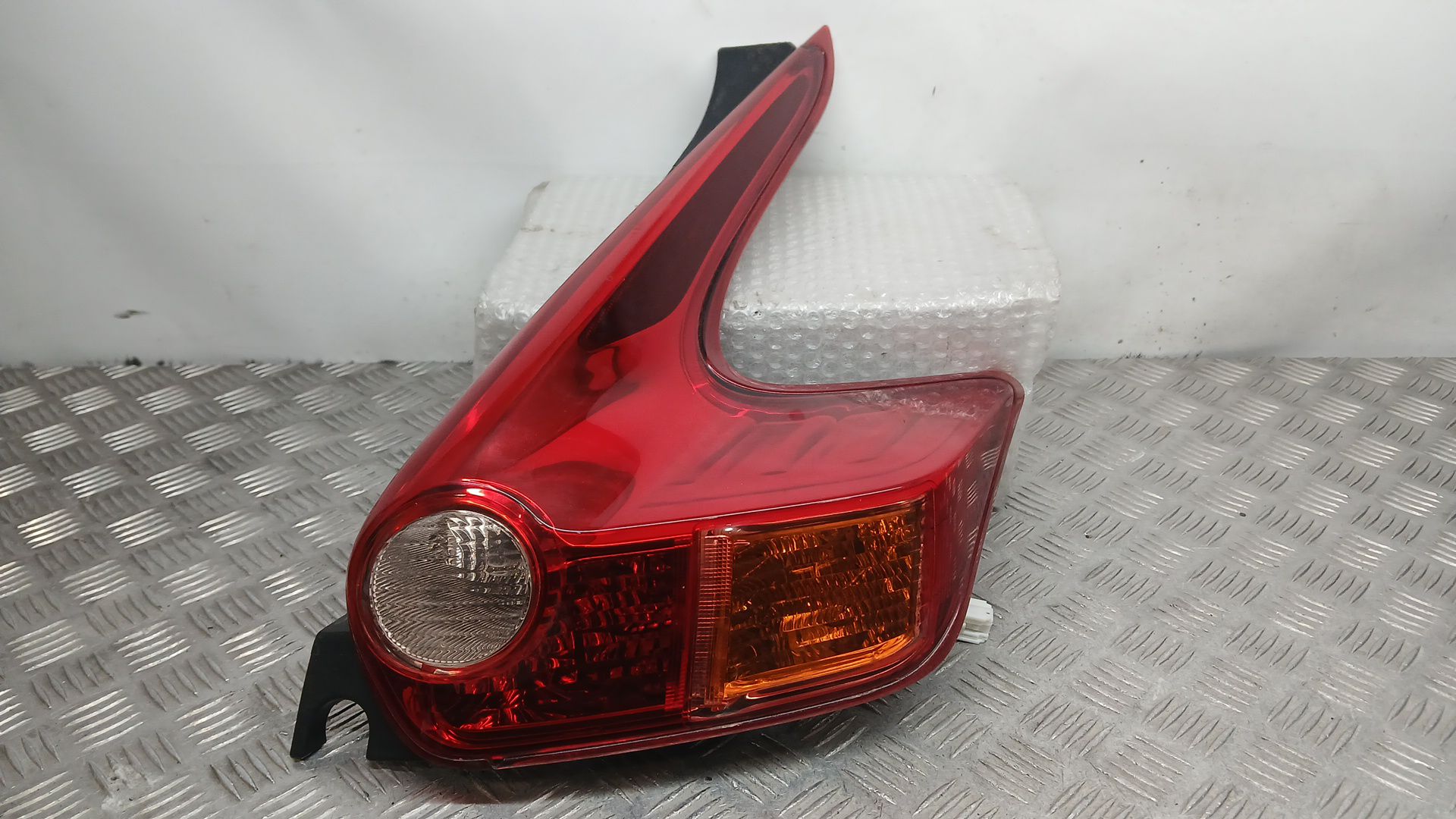 Piloto Trasero Derecho para Nissan Juke (F15)