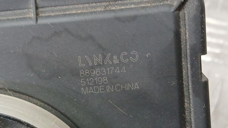 Centralita Faro para Lynk & Co 01