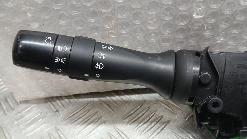 Mando Intermitentes para Toyota Yaris (_P13_)