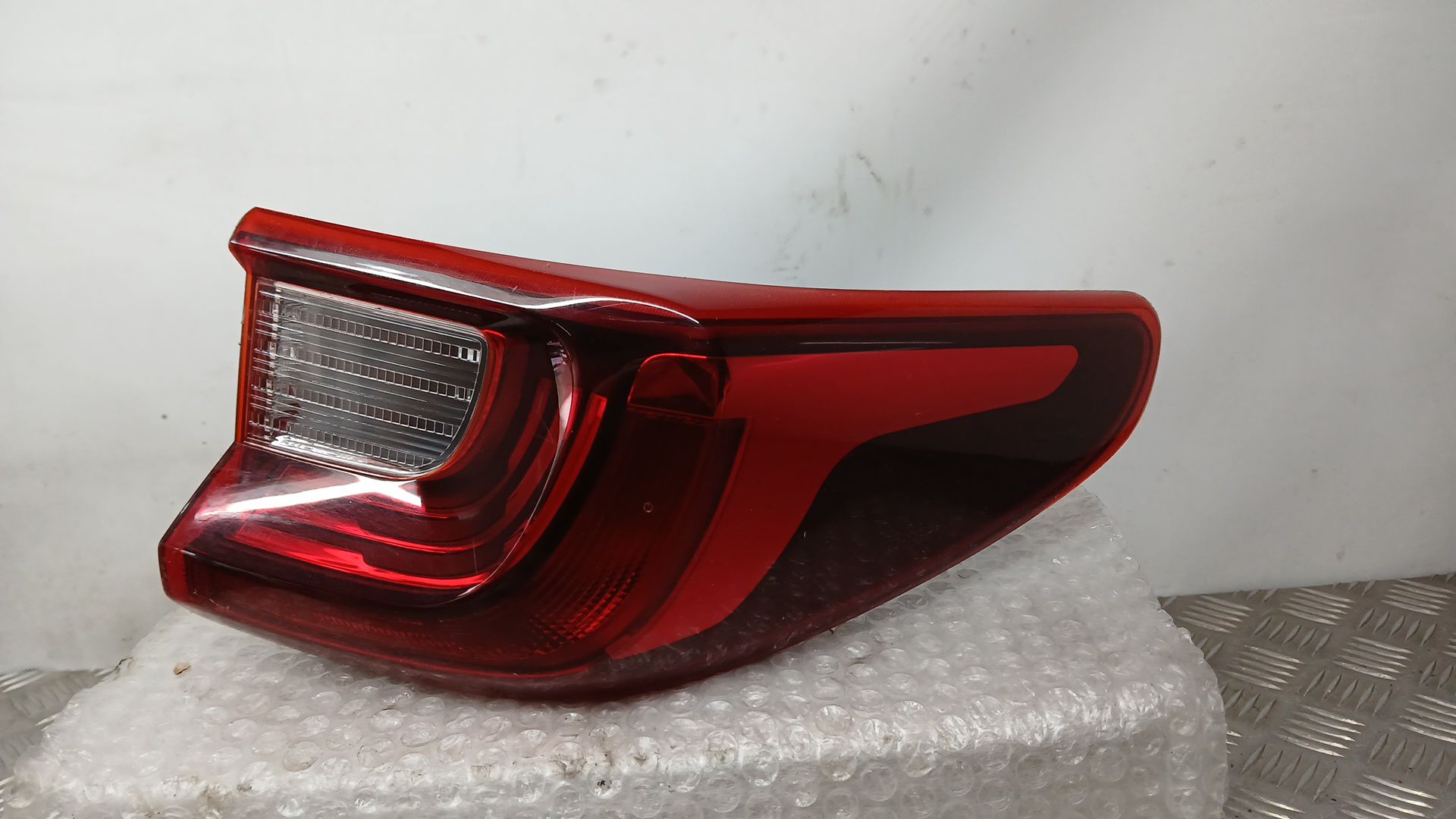 Piloto Trasero Derecho Exterior para Kia Stonic (Yb)