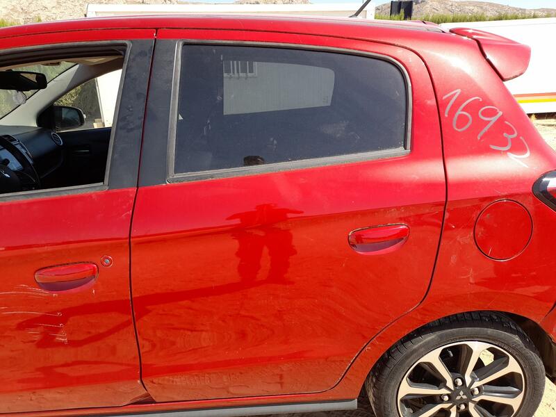 Puerta Trasera Izquierda para Mitsubishi Mirage / Space Star Vi Hatchback (A0_A)