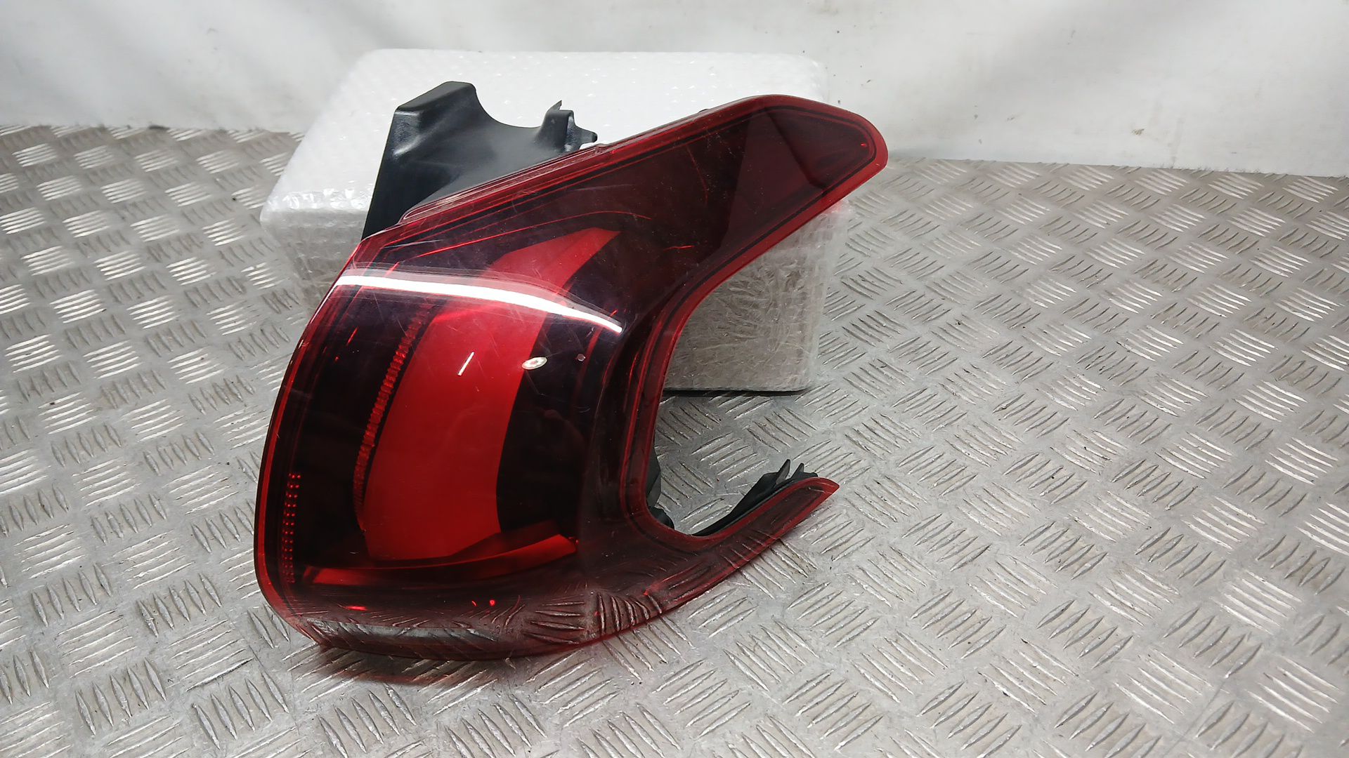 Piloto Trasero Derecho Exterior para Peugeot 2008 I (Cu_)