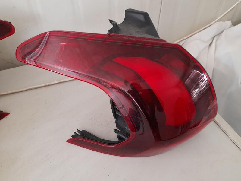 Piloto Trasero Izquierdo Exterior para Peugeot 2008 I (Cu_)