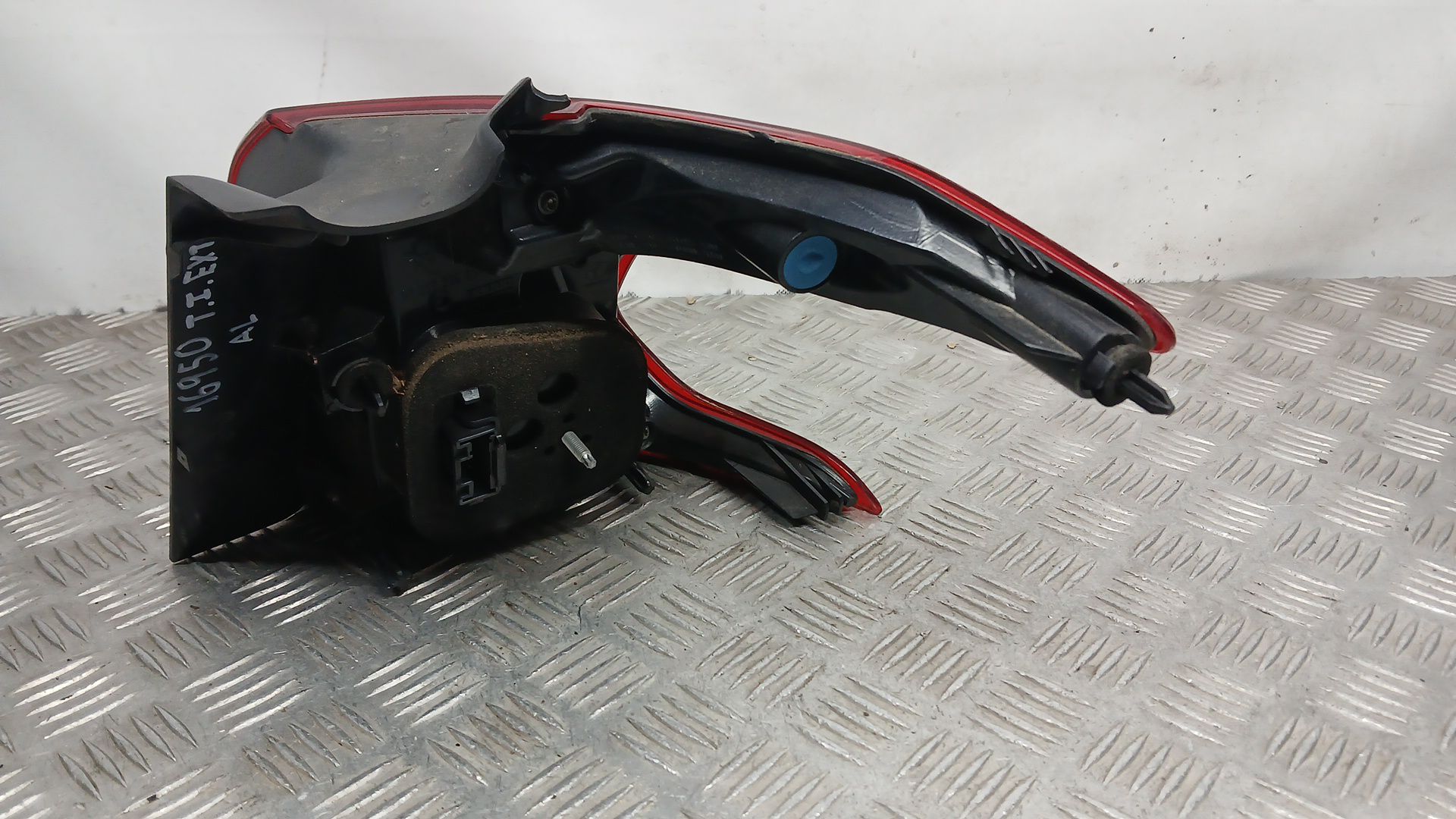 Piloto Trasero Izquierdo Exterior para Peugeot 2008 I (Cu_)
