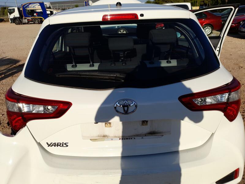Porton Trasero para Toyota Yaris (_P13_)