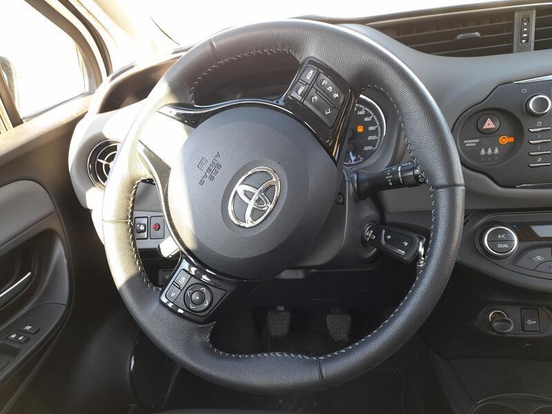 Volante para Toyota Yaris (_P13_)