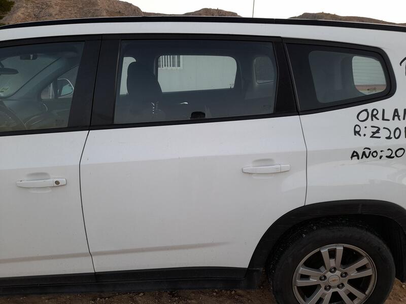 Puerta Trasera Izquierda para Chevrolet Orlando (J309)