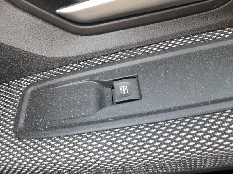 Mando Elevalunas Delantero Derecho para Dacia Sandero Iii