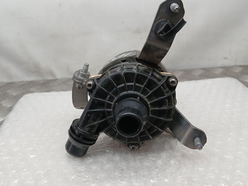 Bomba Agua Adicional para Mercedes-Benz Clase C (W206)