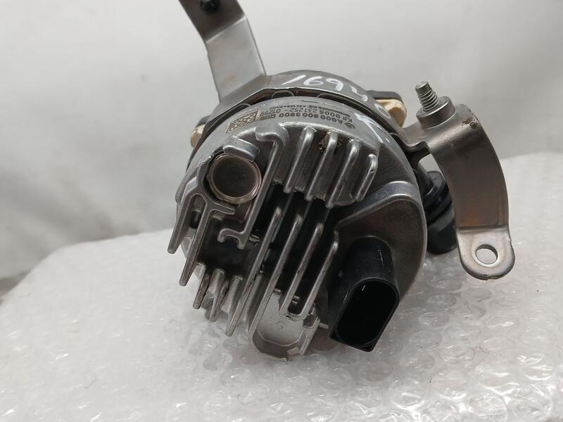 Bomba Agua Adicional para Mercedes-Benz Clase C (W206)