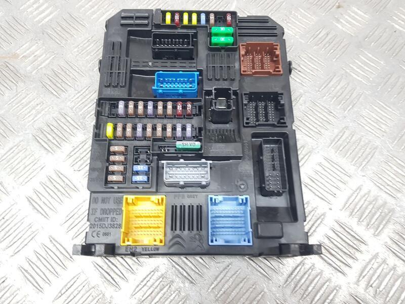 Caja Reles / Fusibles para Peugeot 208 (P2)