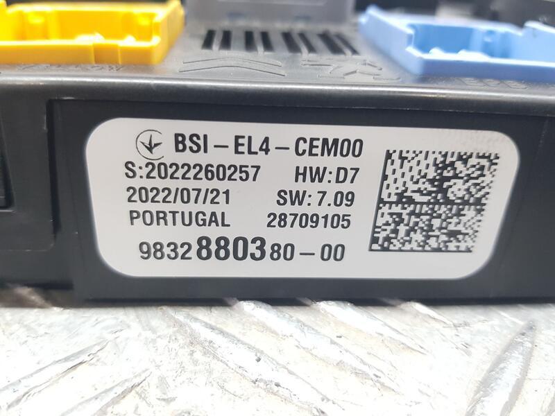 Caja Reles / Fusibles para Peugeot 208 (P2)