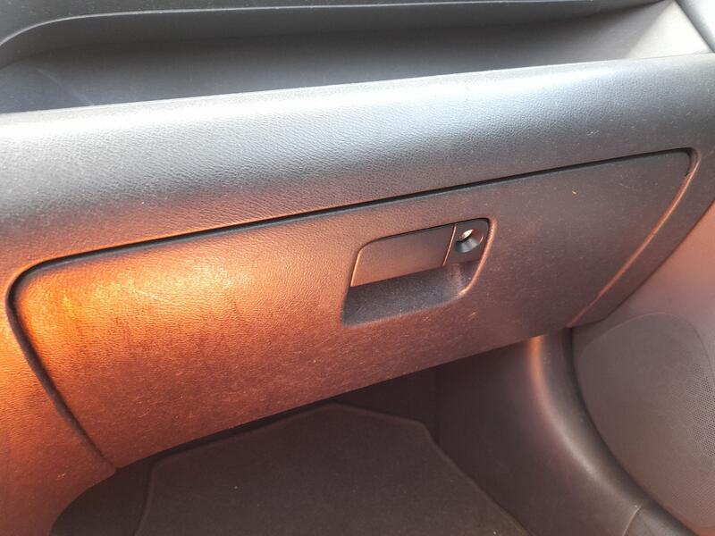 Guantera para Honda Civic Vii Hatchback (Eu, Ep, Ev)