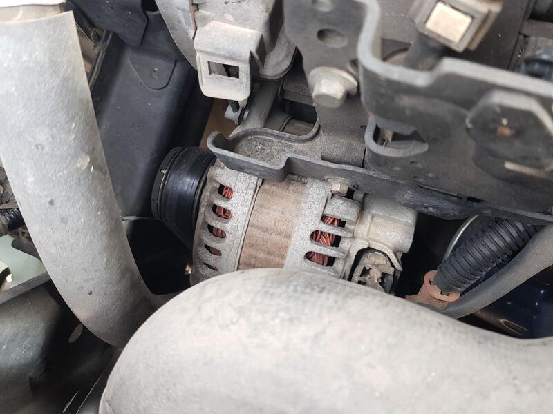 Alternador para Nissan Juke (F15)