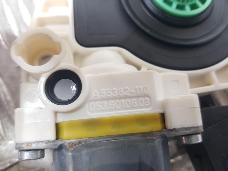 Motor Elevalunas Delantero Derecho para Mercedes-Benz Clase Cla (W117)